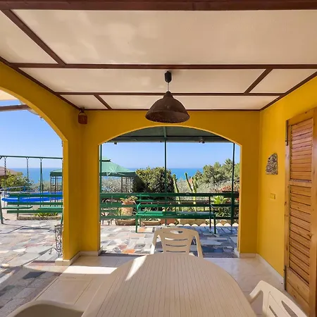 Vista Mare Con Piscina, Giardino E Parcheggio Privato Holiday home