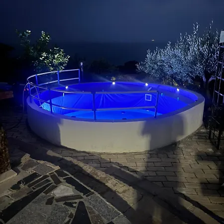 Vista Mare Con Piscina, Giardino E Parcheggio Privato