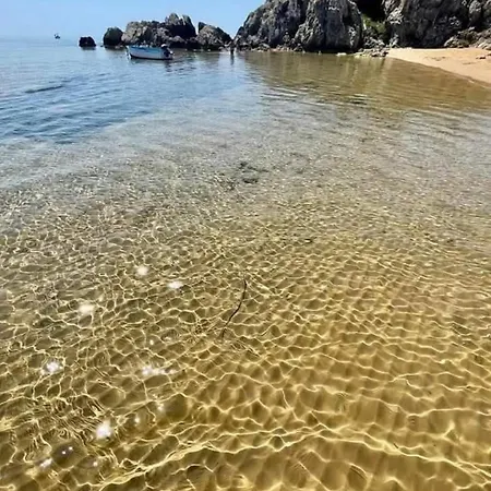 Dom wakacyjny Vista Mare Con Piscina, Giardino E Parcheggio Privato *