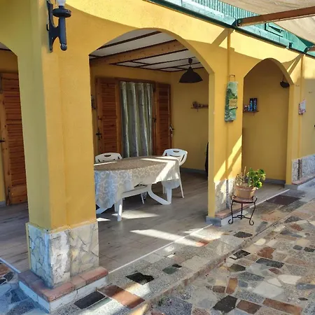 Ferienhaus Vista Mare Con Piscina, Giardino E Parcheggio Privato