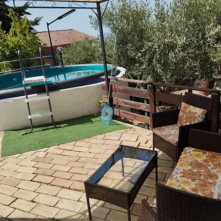 Dom wakacyjny Vista Mare Con Piscina, Giardino E Parcheggio Privato *